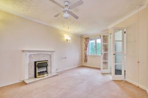 LIVING ROOM- click for photo gallery